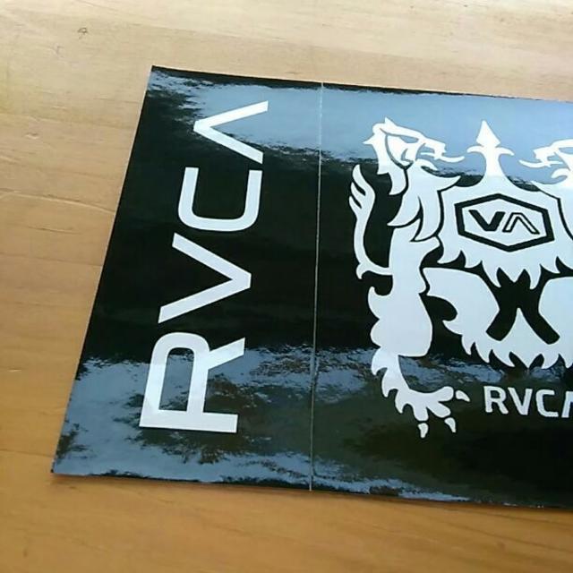 RVCA(ルーカ)の人気サーフ&スケートアパレル RVCA (ルーカ) 黒/白ステッカー ２種類 スポーツ/アウトドアのスポーツ/アウトドア その他(サーフィン)の商品写真