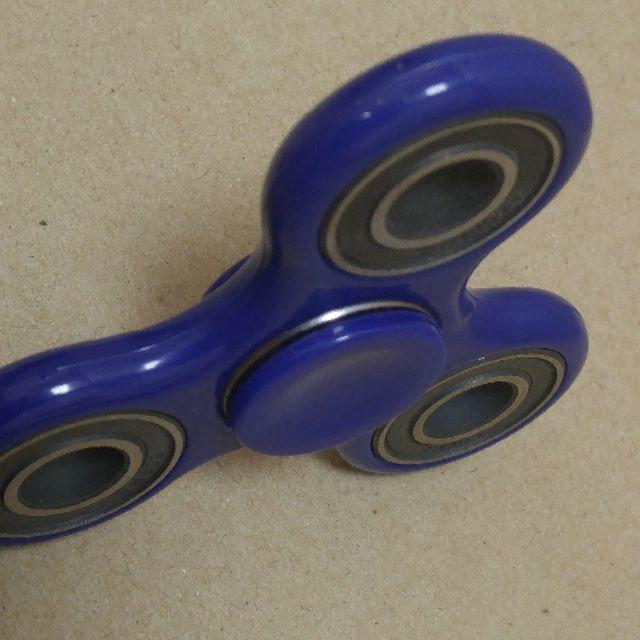 Titime 指ハンドスピナー   ブルー ハンドメイドのおもちゃ(その他)の商品写真