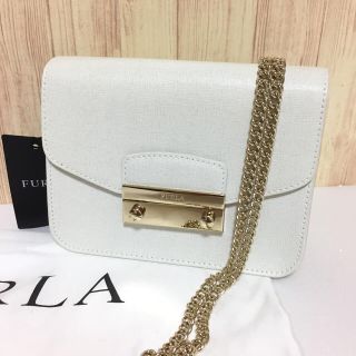 フルラ(Furla)のセール！ フルラ チェーンショルダーバッグ ホワイト☆(ショルダーバッグ)