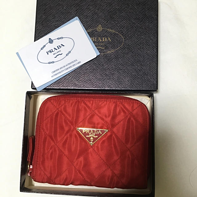 PRADA(プラダ)のPradaジップ式財布 レディースのファッション小物(財布)の商品写真