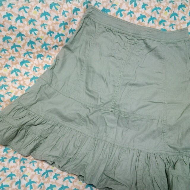 MARC JACOBS(マークジェイコブス)の☆美品🎵マークジェイコブス可愛いフリルスカートsize4薄いカーキ色 レディースのスカート(ひざ丈スカート)の商品写真