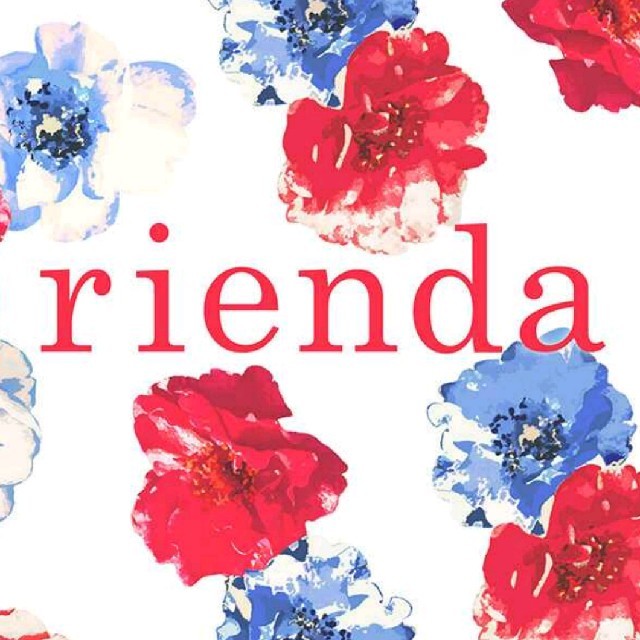 rienda(リエンダ)の*プロフ様*専用♡sale♡rienda♡モイストサテンデコルテレースシャツ レディースのトップス(シャツ/ブラウス(半袖/袖なし))の商品写真