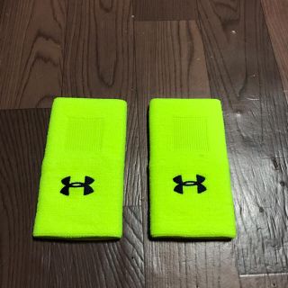 アンダーアーマー(UNDER ARMOUR)のアンダーアーマー リストバンド ロング 両手 蛍光イエロー 左右ペア 野球(ウェア)