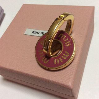 ミュウミュウ(miumiu)のmiumiu キーホルダー(キーホルダー)