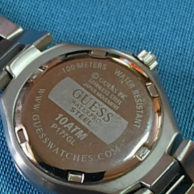GUESS(ゲス)の(値下げ)　GUESS WATERPRO(10気圧防水)　レディース  レディースのファッション小物(腕時計)の商品写真