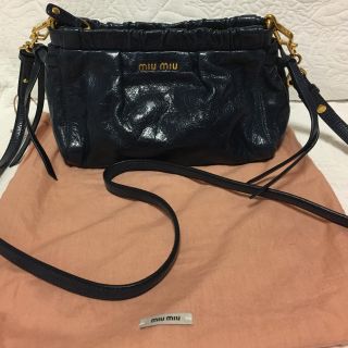 ミュウミュウ(miumiu)の美品 mayu様専用 ミュウミュウ miumiu ショルダーポシェット(ショルダーバッグ)