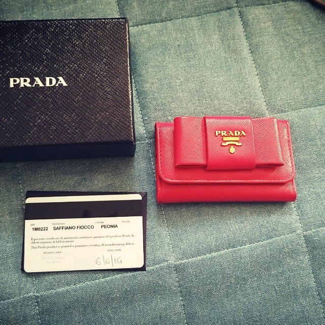 39900円 【58%OFF!】 新品 PRADA プラダ リボン キーケース 39900円 【58%OFF!】 新品 PRADA プラダ リボン キーケース