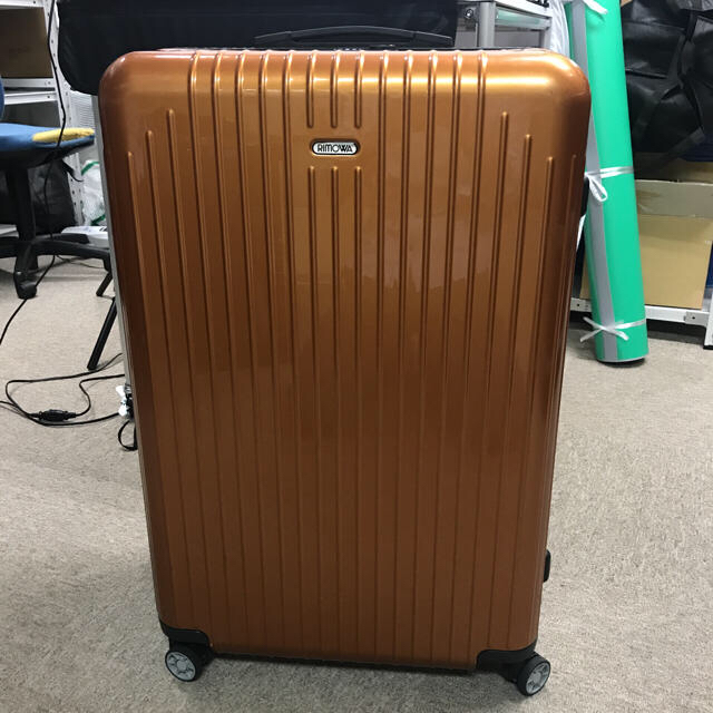 RIMOWA(リモワ)の中古リモワサルサエアーインカゴールド91リッター送料無料 レディースのバッグ(スーツケース/キャリーバッグ)の商品写真