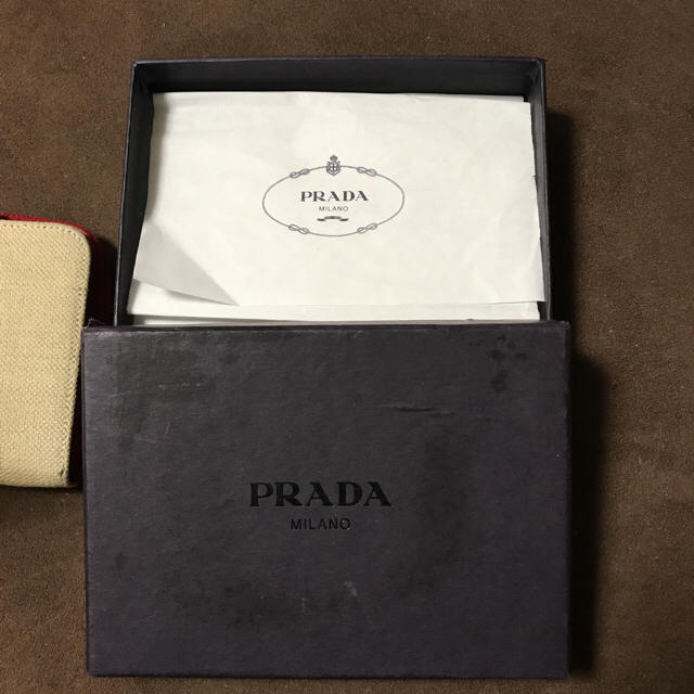 PRADA(プラダ)のPRADA 折りたたみ財布 赤 レディースのファッション小物(財布)の商品写真