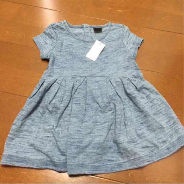 babyGAP(ベビーギャップ)の新品 ベビーGAP 90 デニム風 ワンピース キッズ/ベビー/マタニティのキッズ服女の子用(90cm~)(ワンピース)の商品写真