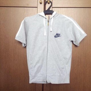 ナイキ(NIKE)のNIKE  半袖パーカー(パーカー)