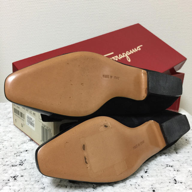 Salvatore Ferragamo(サルヴァトーレフェラガモ)のサルヴァトーレ フェラガモ VARA 5D レディースの靴/シューズ(ハイヒール/パンプス)の商品写真