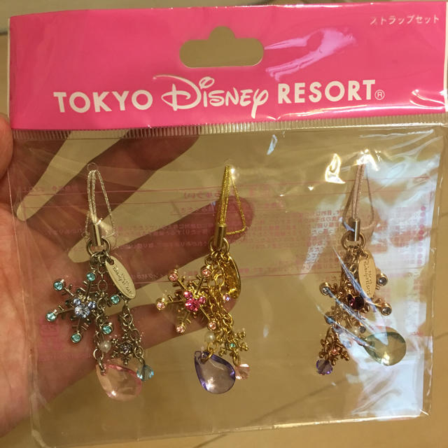 Disney(ディズニー)のディズニー☆スノーモチーフストラップ スマホ/家電/カメラのスマホアクセサリー(ストラップ/イヤホンジャック)の商品写真