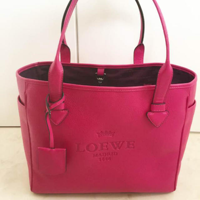 LOEWE(ロエベ)の今月のみ値下げ‼️LOEWE ピンク トートバッグ 美品 レディースのバッグ(トートバッグ)の商品写真