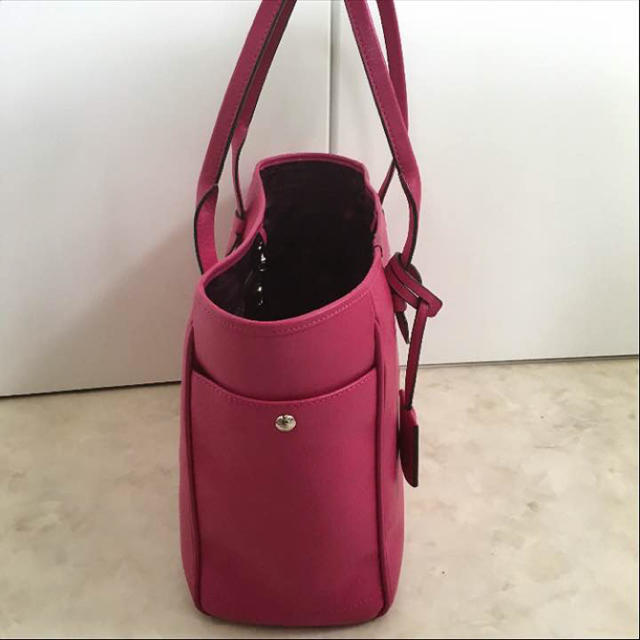LOEWE(ロエベ)の今月のみ値下げ‼️LOEWE ピンク トートバッグ 美品 レディースのバッグ(トートバッグ)の商品写真