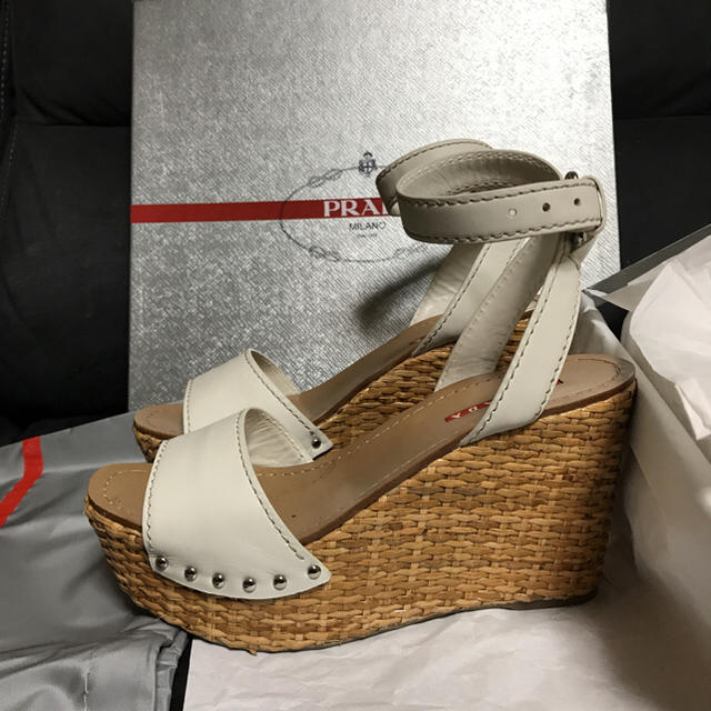PRADA(プラダ)のPRADA ウエッジソール サンダル ホワイト レディースの靴/シューズ(サンダル)の商品写真