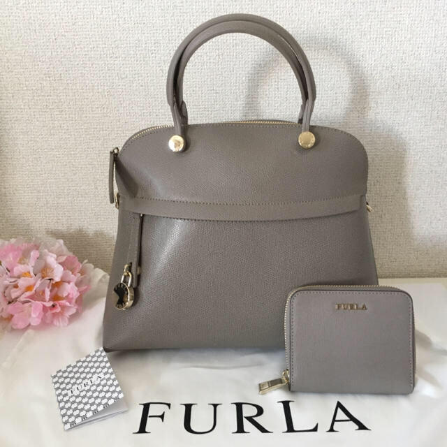 Furla(フルラ)のFURLA☆大人気 PIPER「Mサイズ」定価6.0万サッビアグレー レディースのバッグ(ハンドバッグ)の商品写真