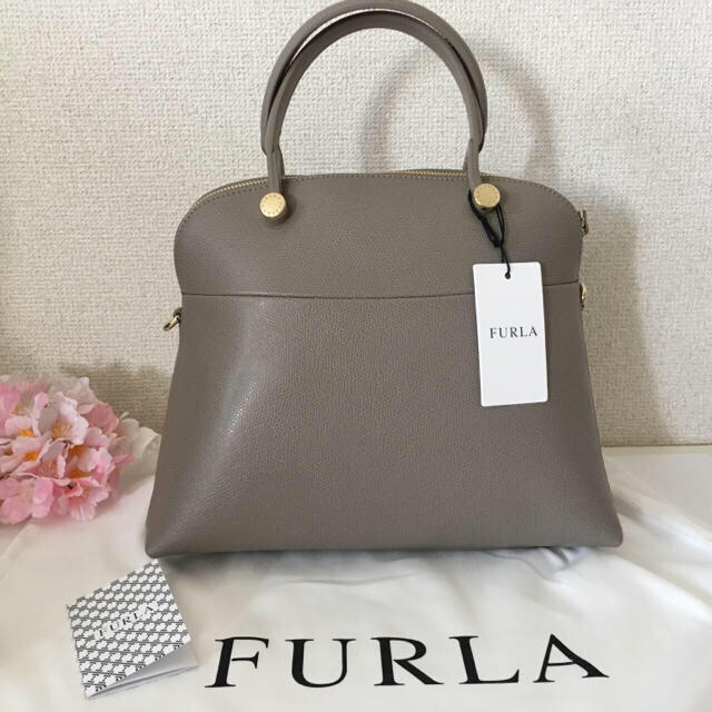 Furla(フルラ)のFURLA☆大人気 PIPER「Mサイズ」定価6.0万サッビアグレー レディースのバッグ(ハンドバッグ)の商品写真