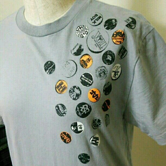 MILKBOY(ミルクボーイ)のMILKBOY 半袖Tシャツ(バッチ柄プリント) メンズのトップス(Tシャツ/カットソー(半袖/袖なし))の商品写真