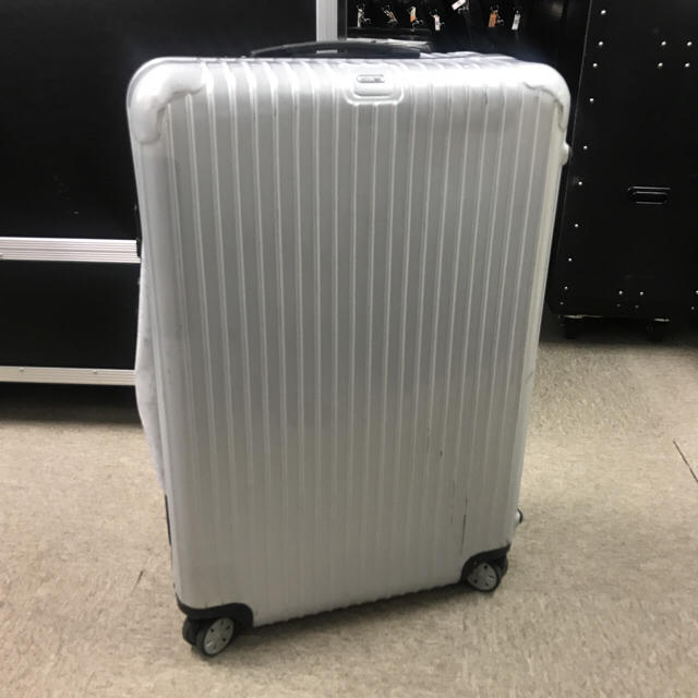 RIMOWA(リモワ)の中古修理歴有りサルサクラシックシルバー100リッター送料無料 レディースのバッグ(スーツケース/キャリーバッグ)の商品写真