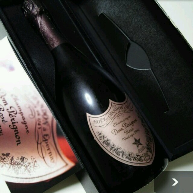 Dom Pérignon(ドンペリニヨン)のミヤビ様専用★ドンペリニョン　ロゼ　Rose vintage 1996 食品/飲料/酒の酒(シャンパン/スパークリングワイン)の商品写真