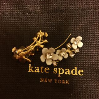ケイトスペードニューヨーク(kate spade new york)のケイトスペード フラワーモチーフピアス(ピアス)