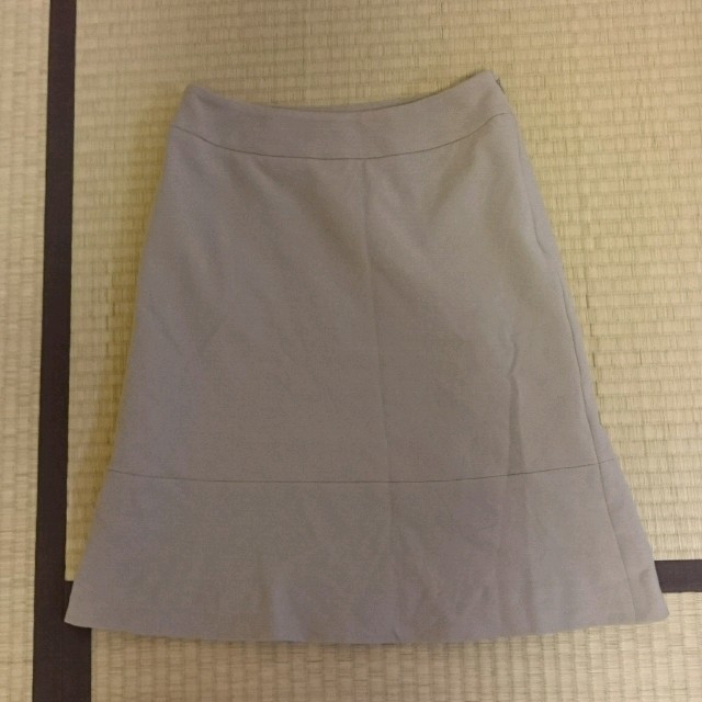 THE SUIT COMPANY(スーツカンパニー)のスーツカンパニー ベージュスカート レディースのスカート(ひざ丈スカート)の商品写真