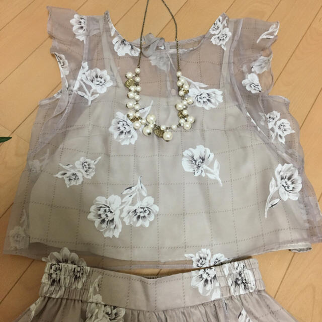 JILL by JILLSTUART(ジルバイジルスチュアート)のジルバイジルスチュアート フラワー セットアップ リランドチュール スナイデル レディースのレディース その他(セット/コーデ)の商品写真