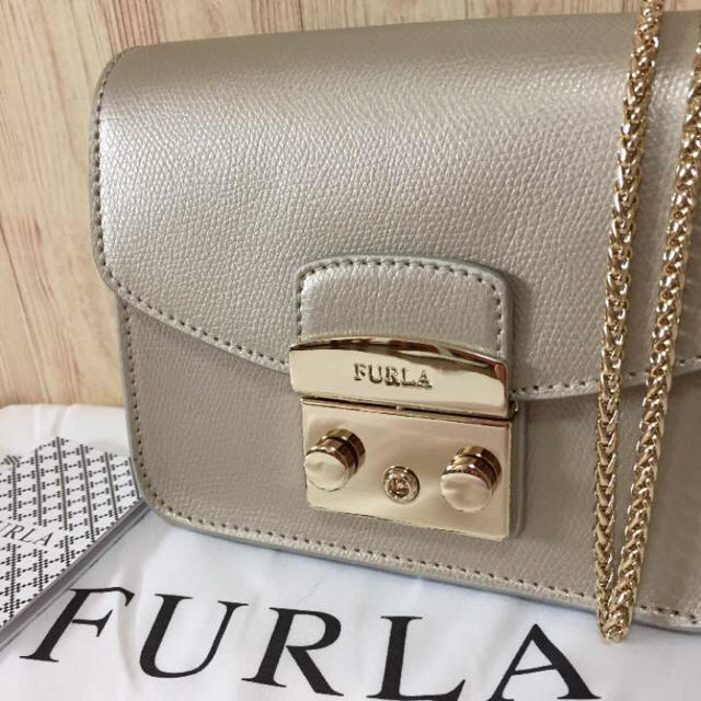 【美品】FURLA　メトロポリス　チェーンバッグ　ベージュ