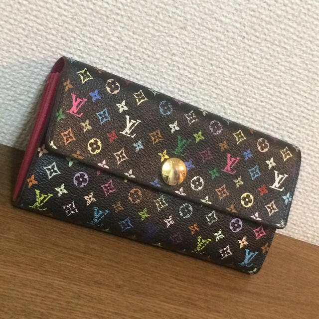 LOUIS VUITTON(ルイヴィトン)のLOUIS VUITTON マルチカラー ピンク ルイヴィトン レディースのファッション小物(財布)の商品写真