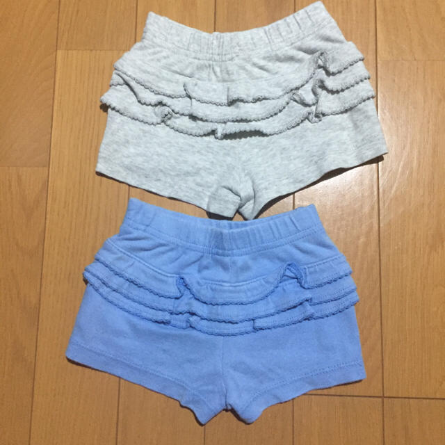 Old Navy(オールドネイビー)のOLD NAVY フリル ショートパンツ 2枚セット キッズ/ベビー/マタニティのベビー服(~85cm)(パンツ)の商品写真