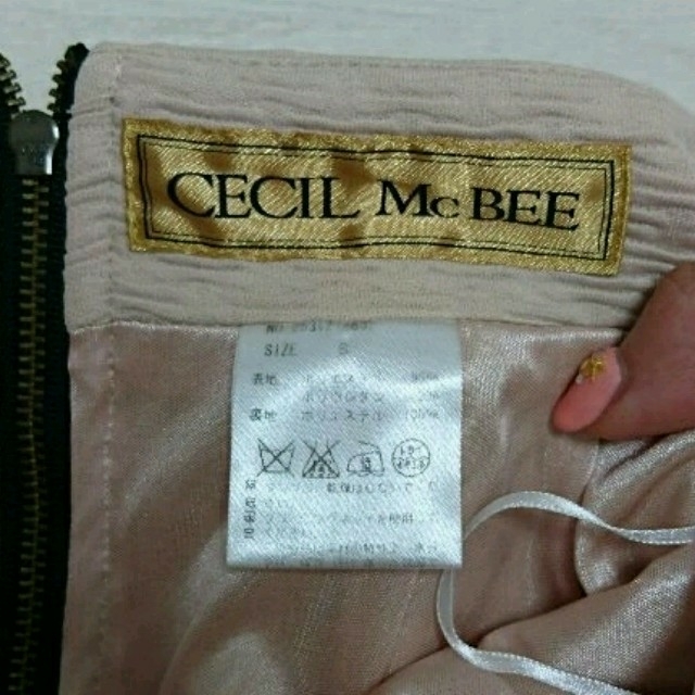 CECIL McBEE(セシルマクビー)のあやたま様♡CECIL McBEE ひざ丈 タイトスカート ベージュ系 レディースのスカート(ひざ丈スカート)の商品写真