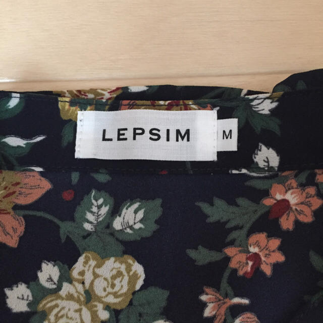 LEPSIM(レプシィム)のLEPSIM 花柄ガウン♡ レディースのジャケット/アウター(ガウンコート)の商品写真