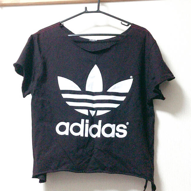 adidas(アディダス)のadidas❤︎切りっぱなしTシャツ レディースのトップス(Tシャツ(半袖/袖なし))の商品写真