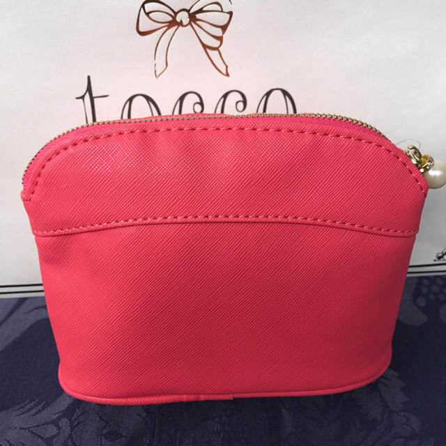 tocco(トッコ)の🎀新品 未使用 Tocco ポーチ コーラルピンク レディースのファッション小物(ポーチ)の商品写真