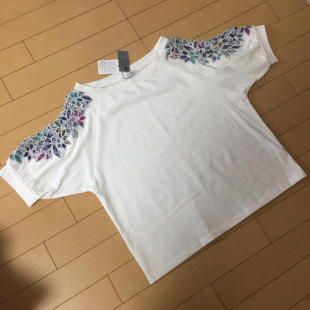 JEANASIS(ジーナシス)の新品 ♡ ジーナシス ♡ カットワークショルダー SS  レディースのトップス(Tシャツ(半袖/袖なし))の商品写真