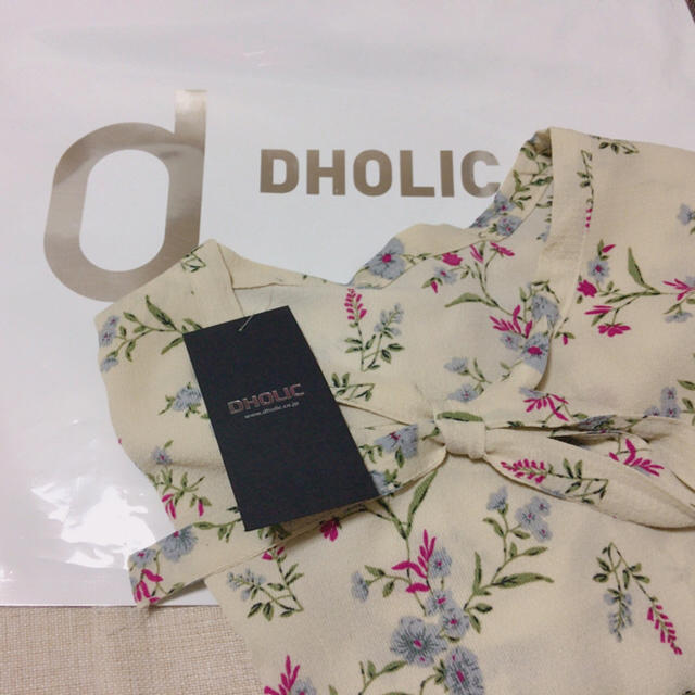 dholic(ディーホリック)のDholic フローラルネックストラップブラウス レディースのトップス(シャツ/ブラウス(半袖/袖なし))の商品写真