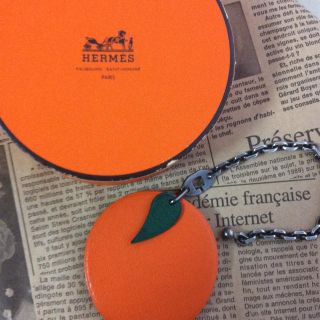 エルメス(HERMES)のHermes♡オレンジのレザーチャーム(キーホルダー)