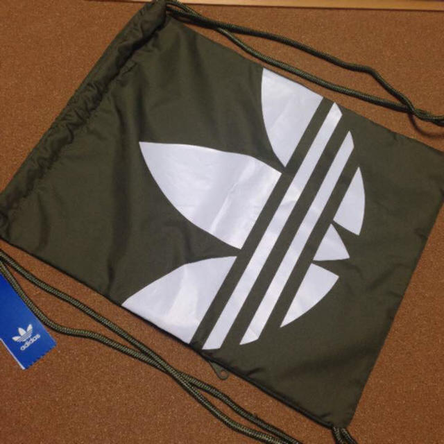 adidas(アディダス)の【新品】アディダスオリジナルス 37×47cm ナップサック レディースのバッグ(リュック/バックパック)の商品写真