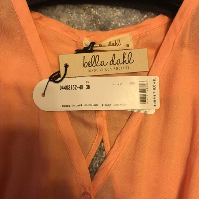 ay3様用 ベラダール 後ろ開き オレンジ ノースリーブシャツ レディースのトップス(シャツ/ブラウス(半袖/袖なし))の商品写真