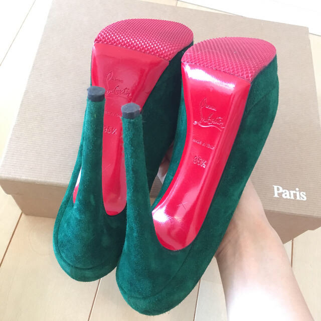 Christian Louboutin(クリスチャンルブタン)の超美品♥️ ルブタン スエードパンプス 35.5 レディースの靴/シューズ(ハイヒール/パンプス)の商品写真