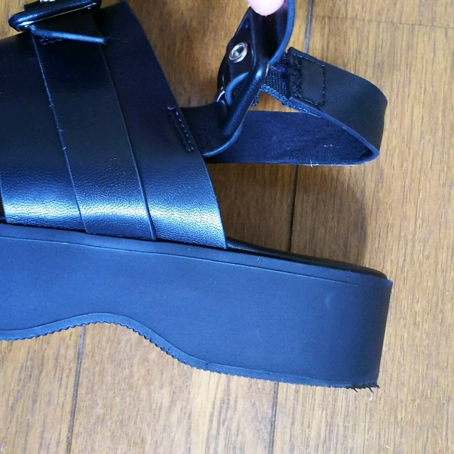 H&M(エイチアンドエム)の完売 H&M プラットフォームサンダル 36 22.5 23 レディースの靴/シューズ(サンダル)の商品写真