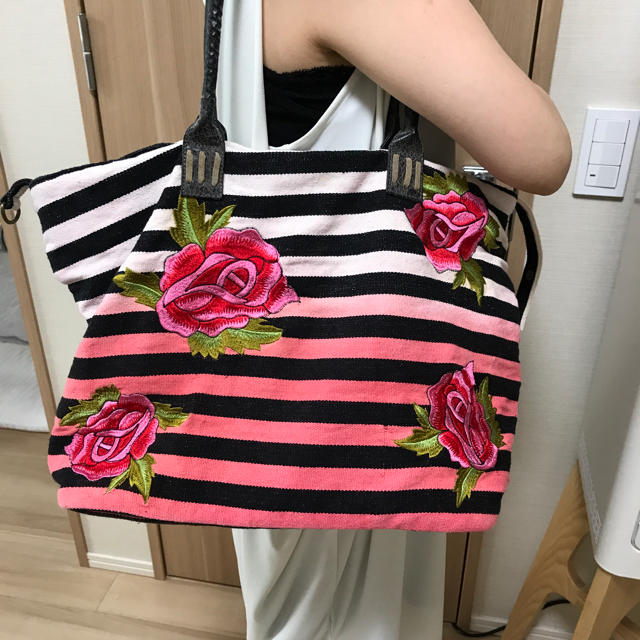 ROSE BUD(ローズバッド)のバラ刺繍  夏バック  2ウェイ レディースのバッグ(トートバッグ)の商品写真