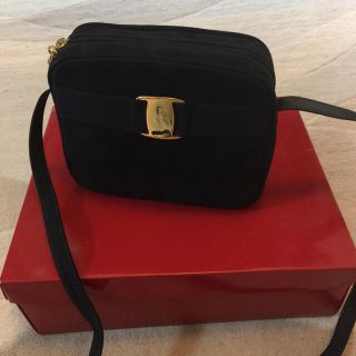 サルヴァトーレフェラガモ(Salvatore Ferragamo)の値下げしました！サルヴァトーレフェラガモ ヴァラ ショルダーバッグ(ショルダーバッグ)