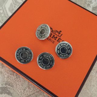 エルメス(Hermes)の正規品☆エルメス  ボタン ４個セット(各種パーツ)