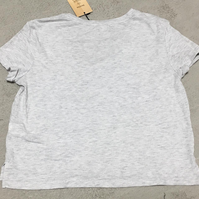 Bershka(ベルシュカ)の新品 タグ付き Bershka Vネック Tシャツ レディースのトップス(Tシャツ(半袖/袖なし))の商品写真