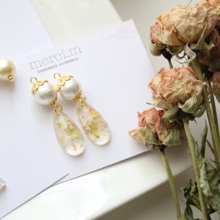 no.482 押し花レジンピアス イヤリング(イヤリング)