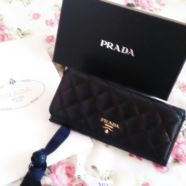 PRADA(プラダ)のPRADA直営店購入＊キルティング長財布 レディースのファッション小物(財布)の商品写真