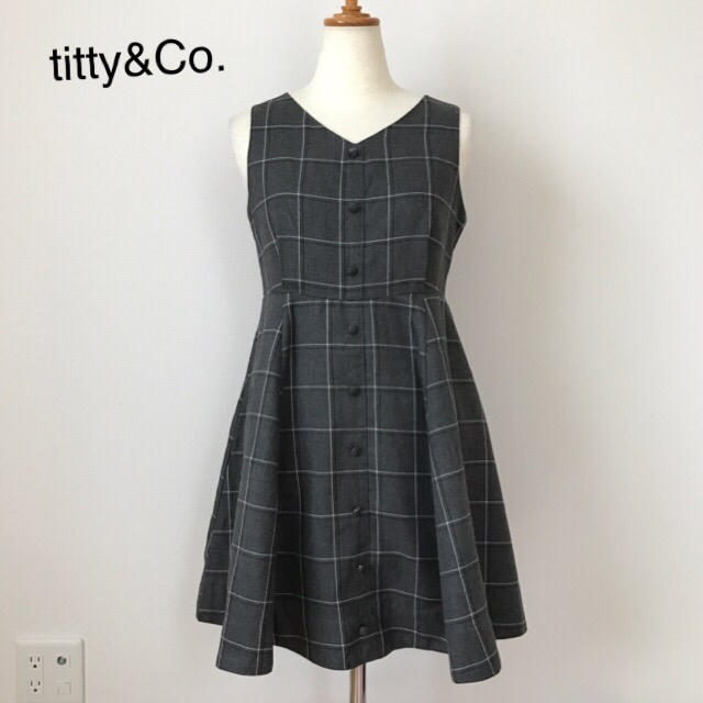 titty&co(ティティアンドコー)の週末限定セール！美品 ティティアンドコー ワンピース チェック ノースリーブ レディースのワンピース(ミニワンピース)の商品写真