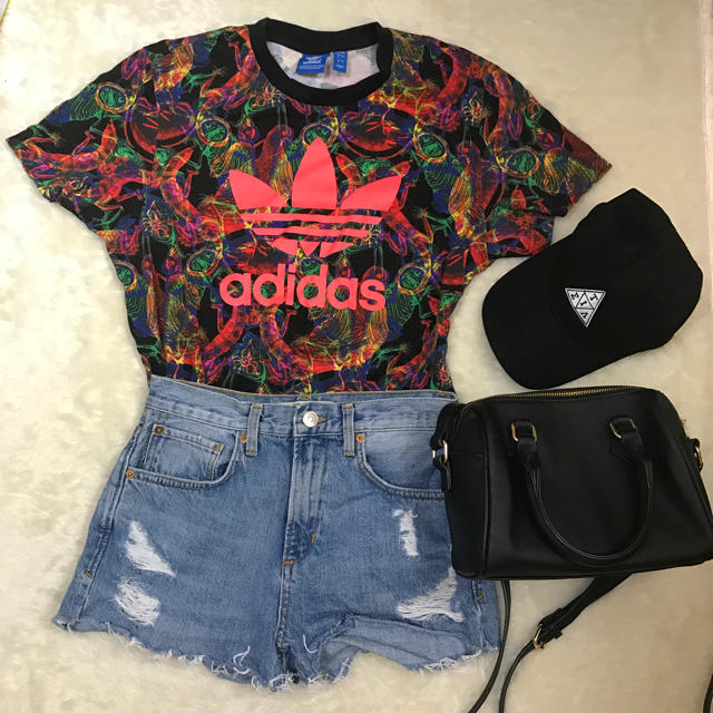 adidas(アディダス)の«珍»adidas Tシャツ レディースのトップス(Tシャツ(半袖/袖なし))の商品写真